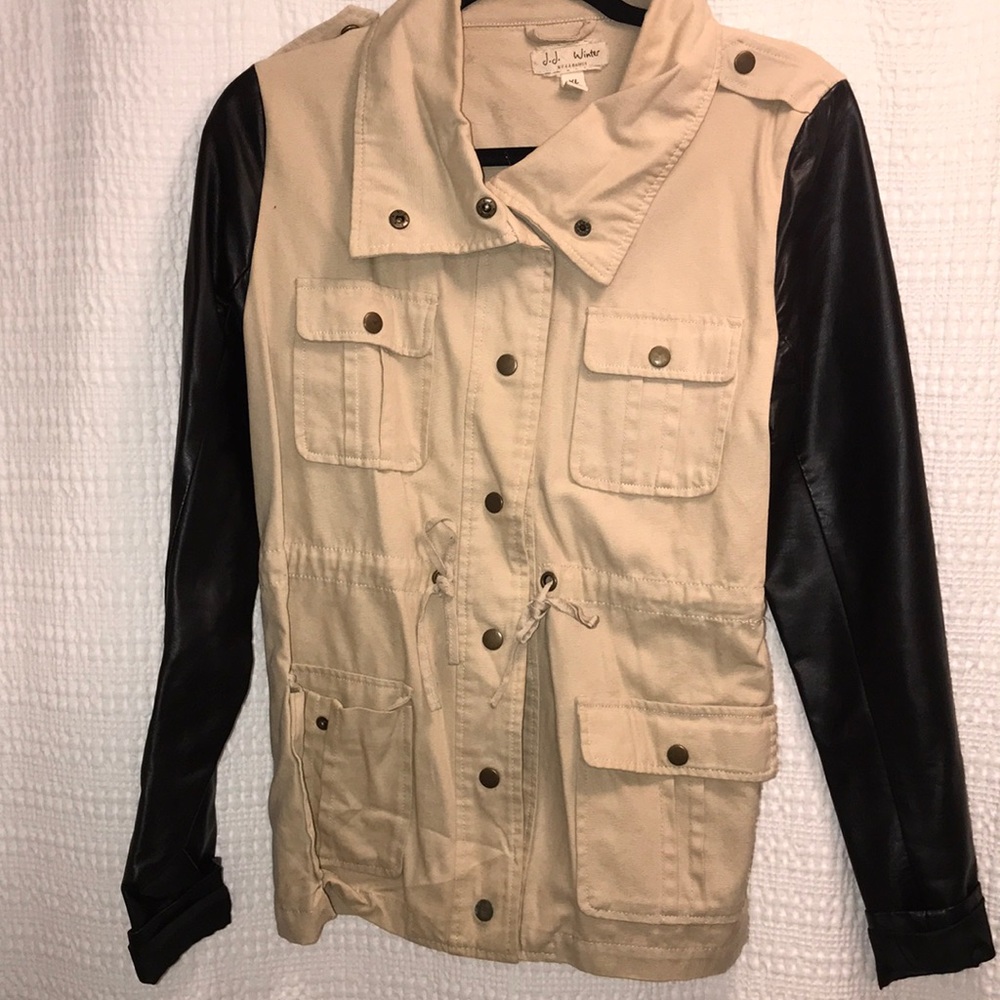 Short trench jacket